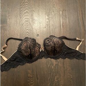 EUC LeMystere Isabella All Over Lace Memory Foam Bra 32E 32DD